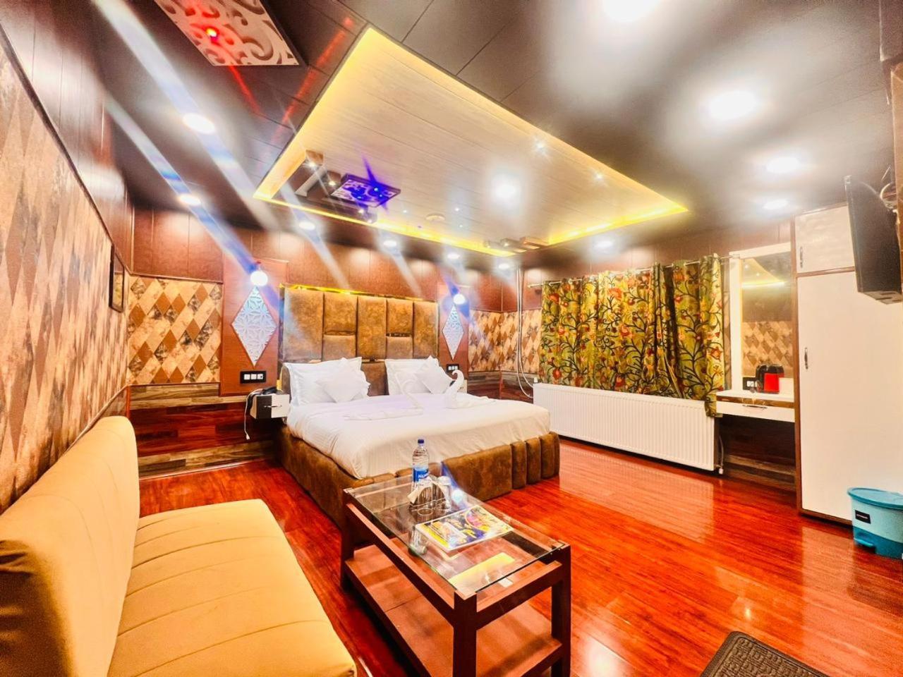 Pine View Resort Gulmarg Eksteriør billede