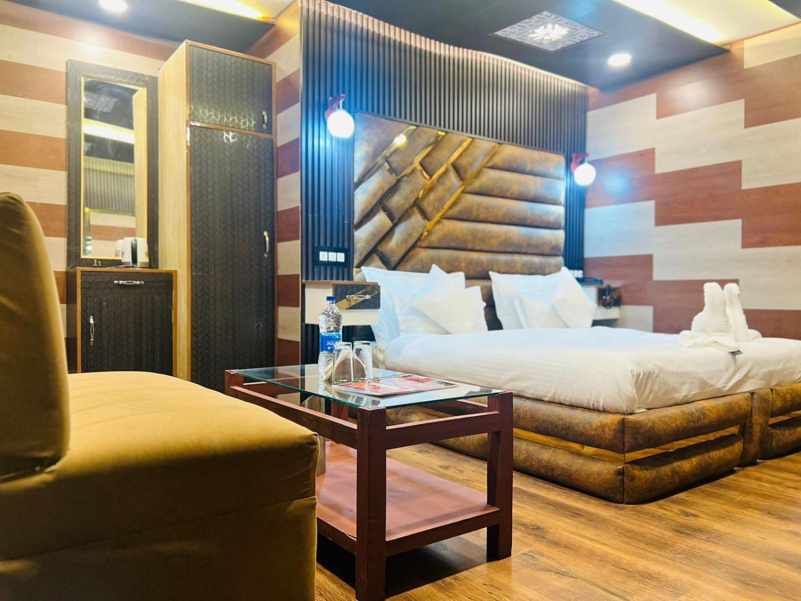 Pine View Resort Gulmarg Eksteriør billede
