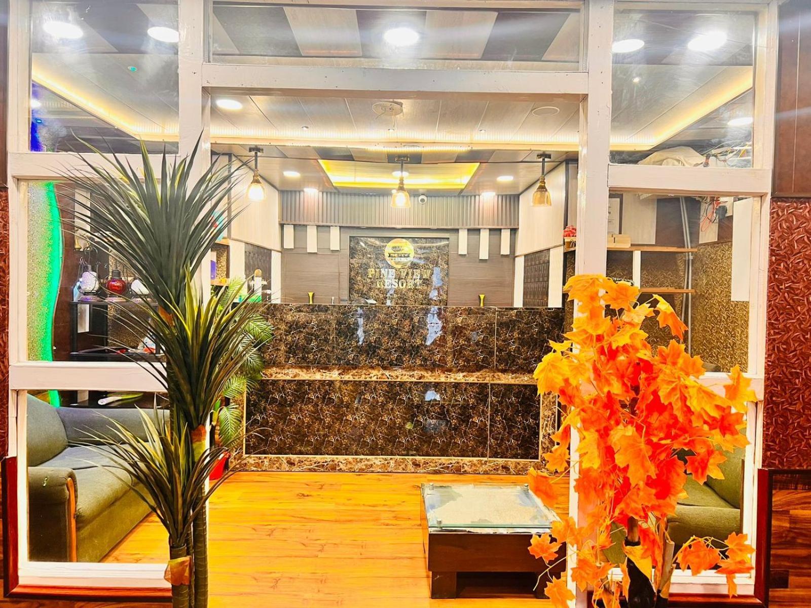Pine View Resort Gulmarg Eksteriør billede