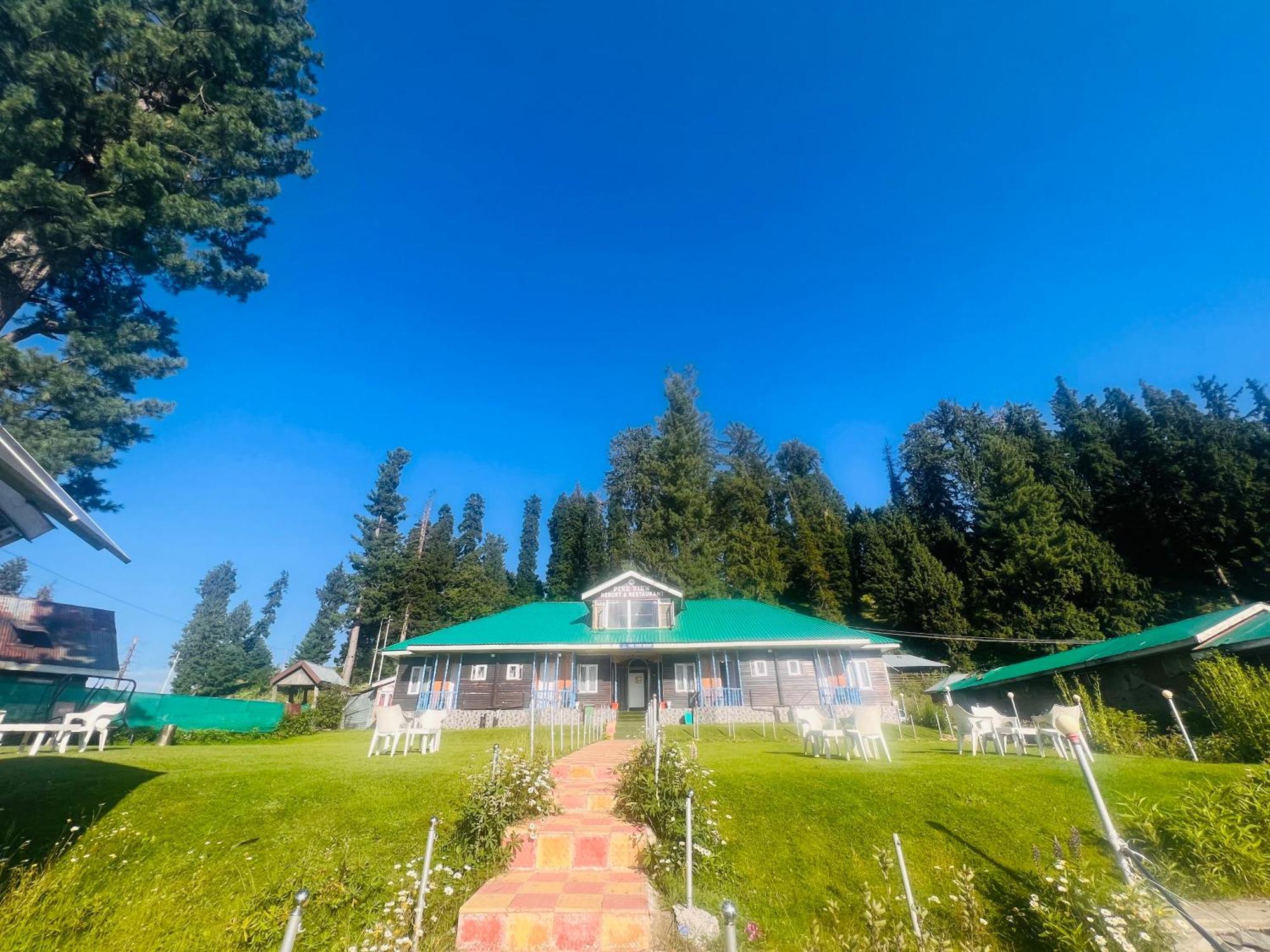 Pine View Resort Gulmarg Eksteriør billede