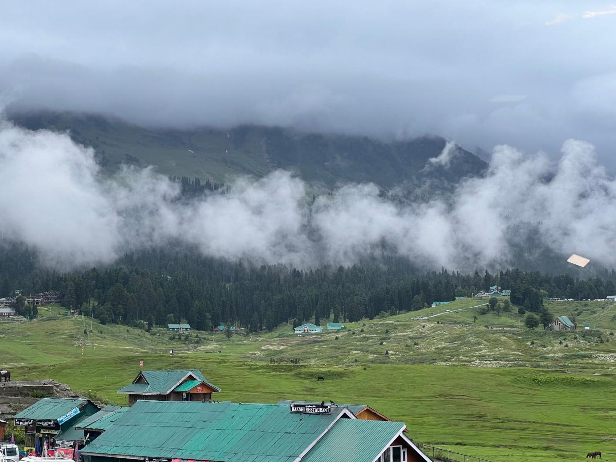 Pine View Resort Gulmarg Eksteriør billede