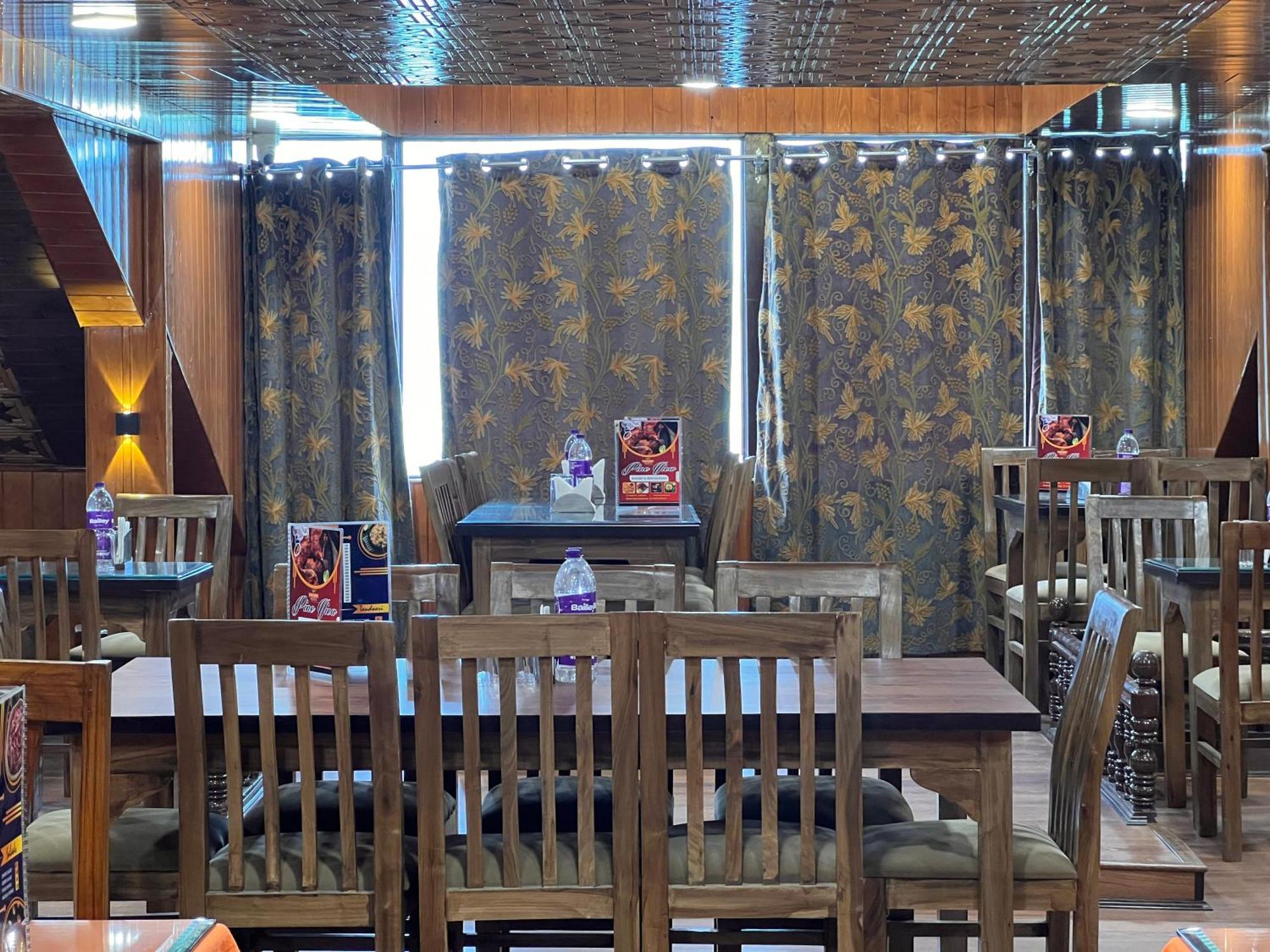 Pine View Resort Gulmarg Eksteriør billede
