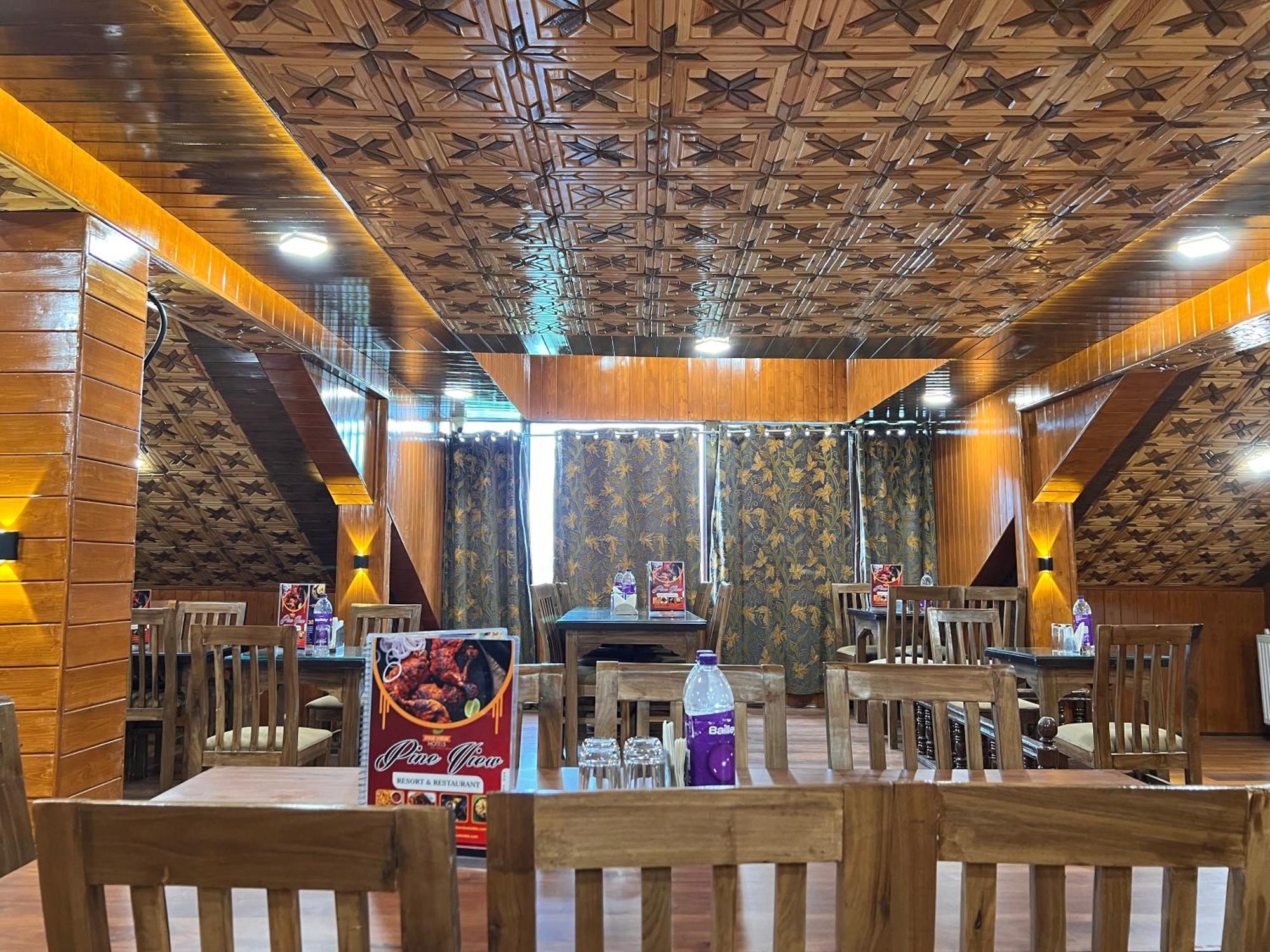 Pine View Resort Gulmarg Eksteriør billede