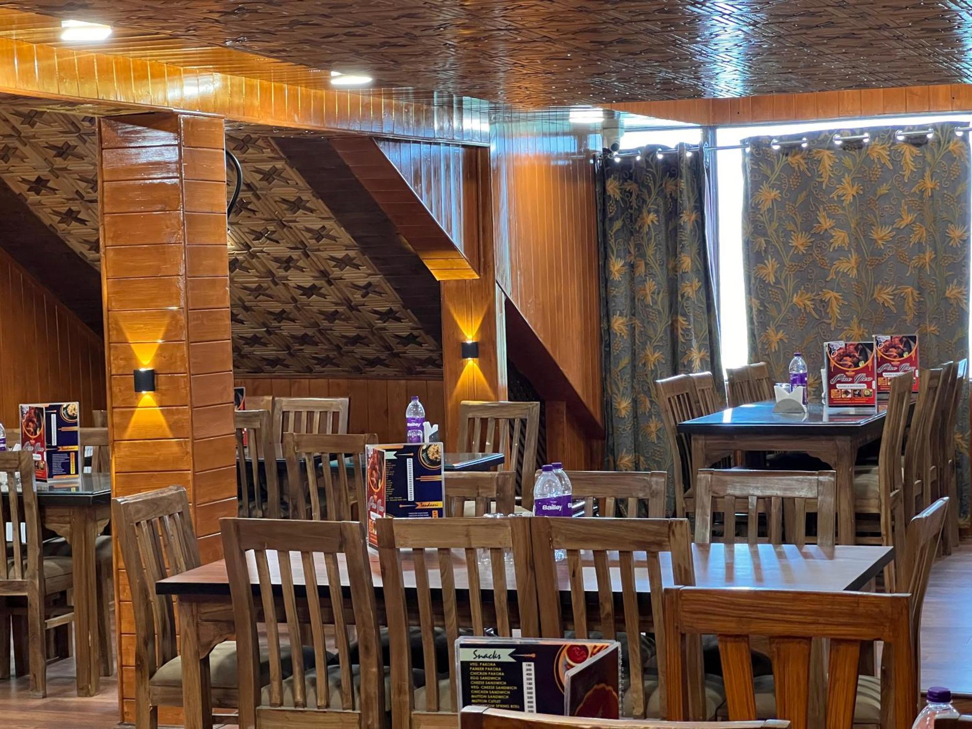 Pine View Resort Gulmarg Eksteriør billede