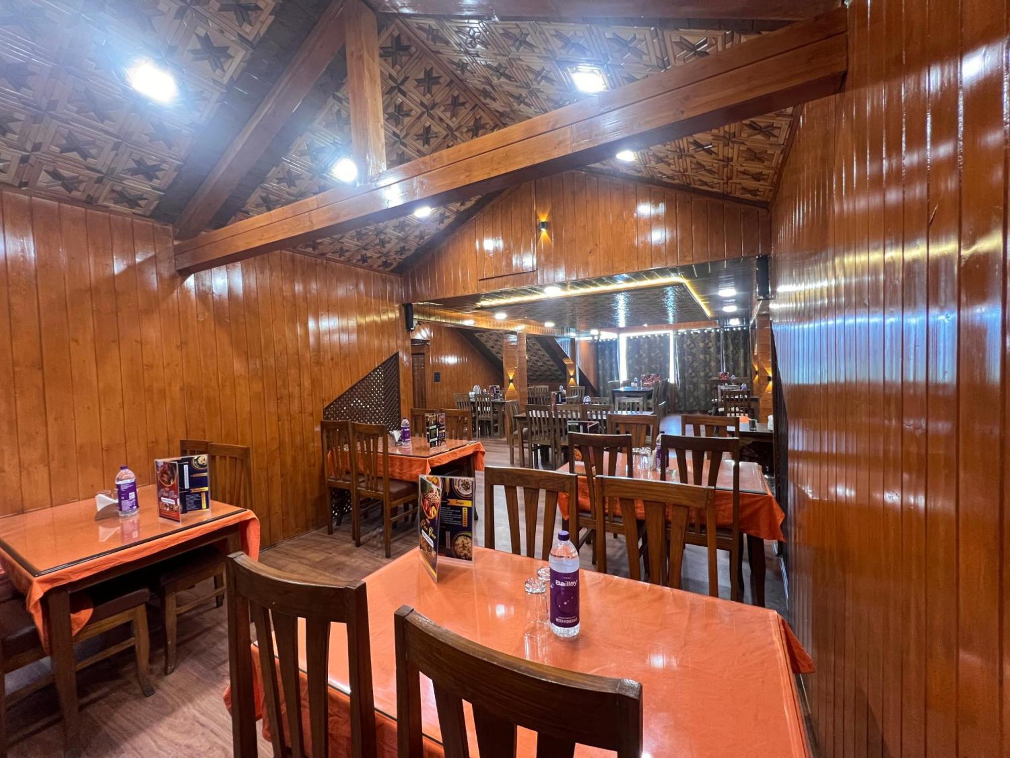 Pine View Resort Gulmarg Eksteriør billede